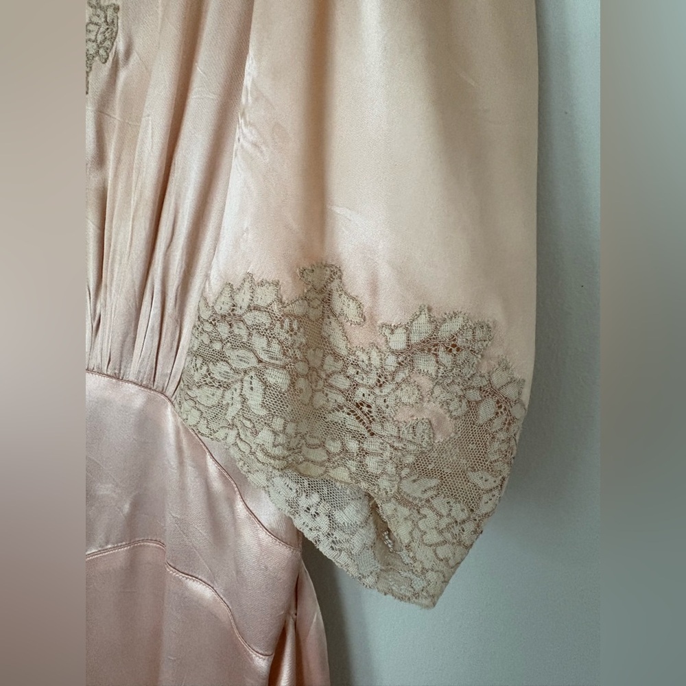 Vintage Peach Satin Gown/Robe - Picture 5 of 8